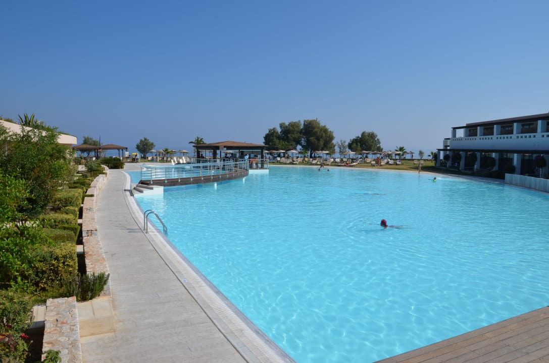 Basen główny Cavo Spada Luxury Sports & Leisure Resort & Spa