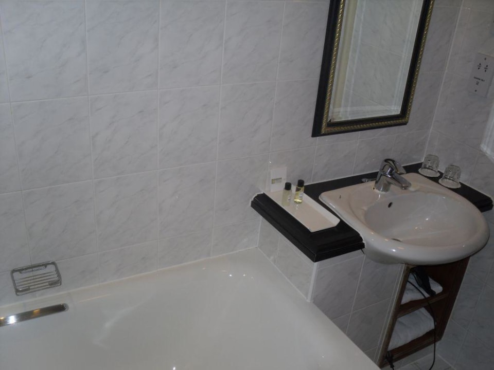 Sauberes Bad Hotel Thistle Kensington Gardens