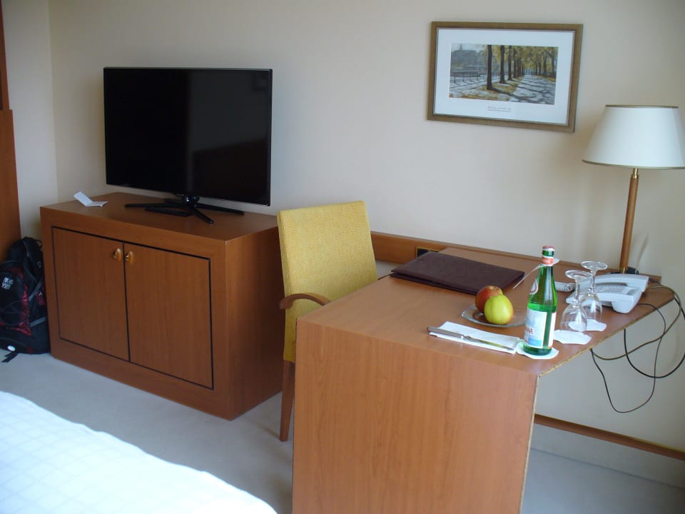 Schreibtisch und Sitzgelegenheit Grand Elysée Hamburg