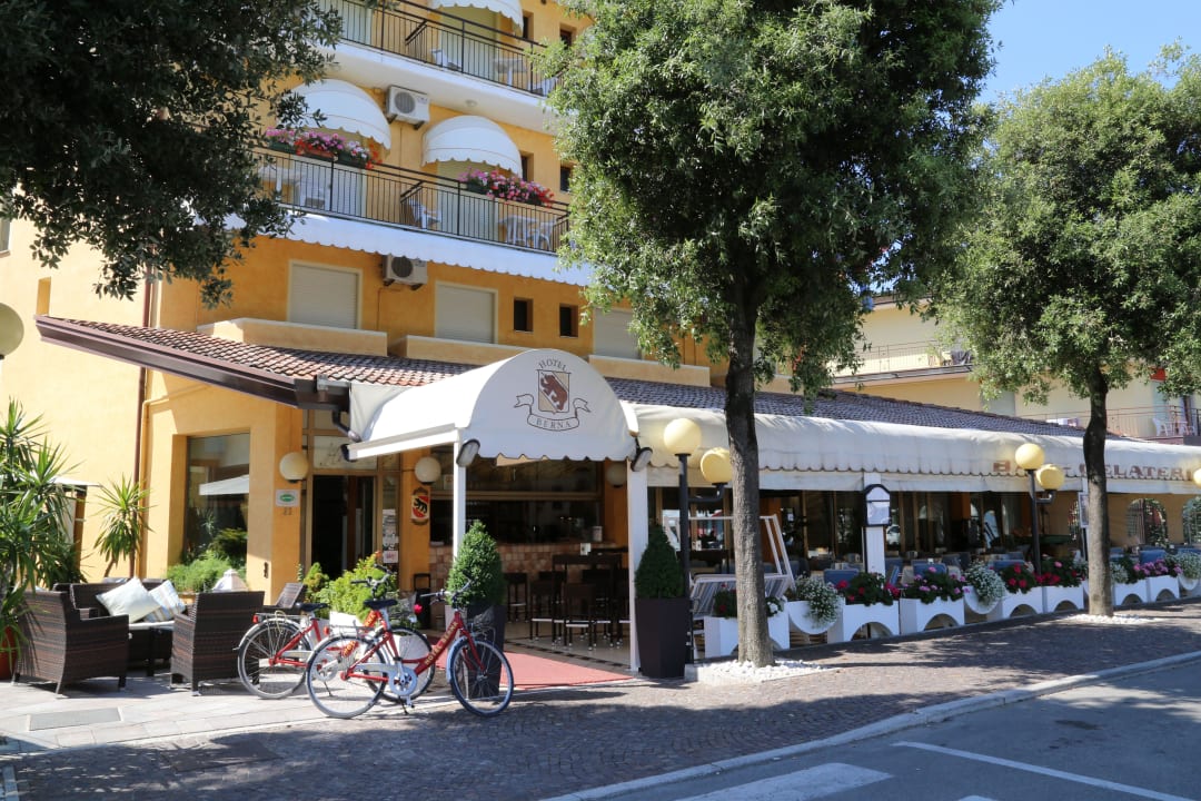 Fronte via Dancalia Hotel Berna