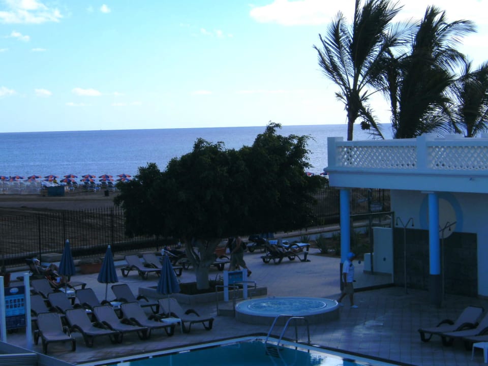 Blick von oben auf den Strand Hotel Las Costas