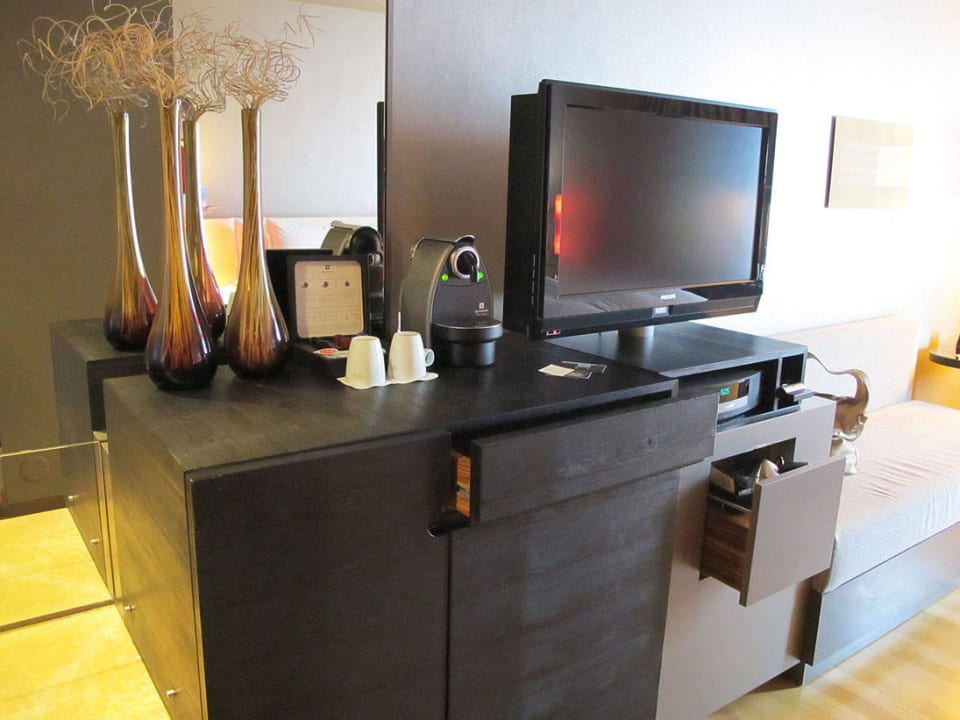Multimedia-Ecke mit Nespresso Sofitel Munich Bayerpost Hotel
