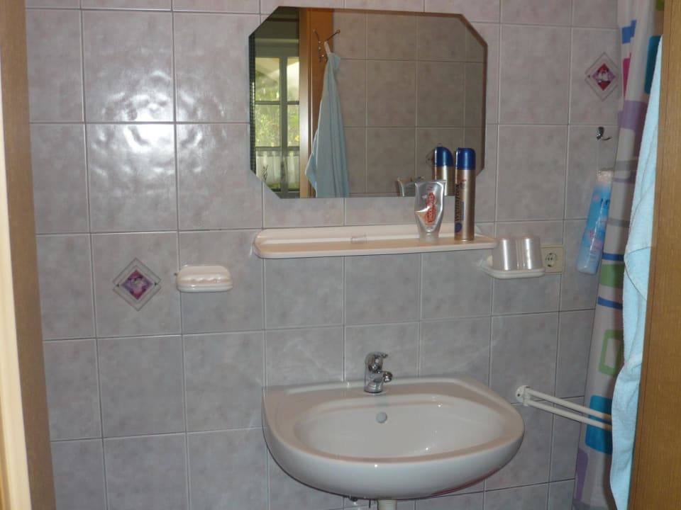 Bad mit Dusche rechts Apartments Veltinerhaus
