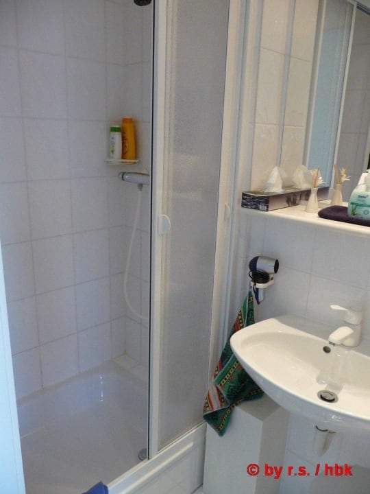 Dusche und Waschbecken Hotel Ludwigsburg