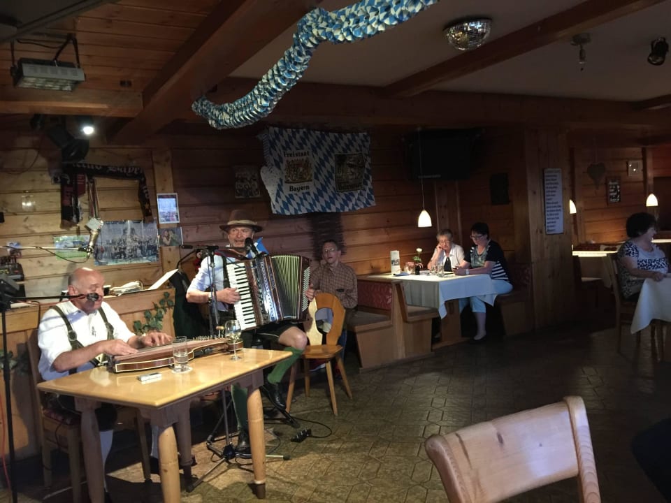 Unterhaltung Landhotel Zum Singenden Musikantenwirt