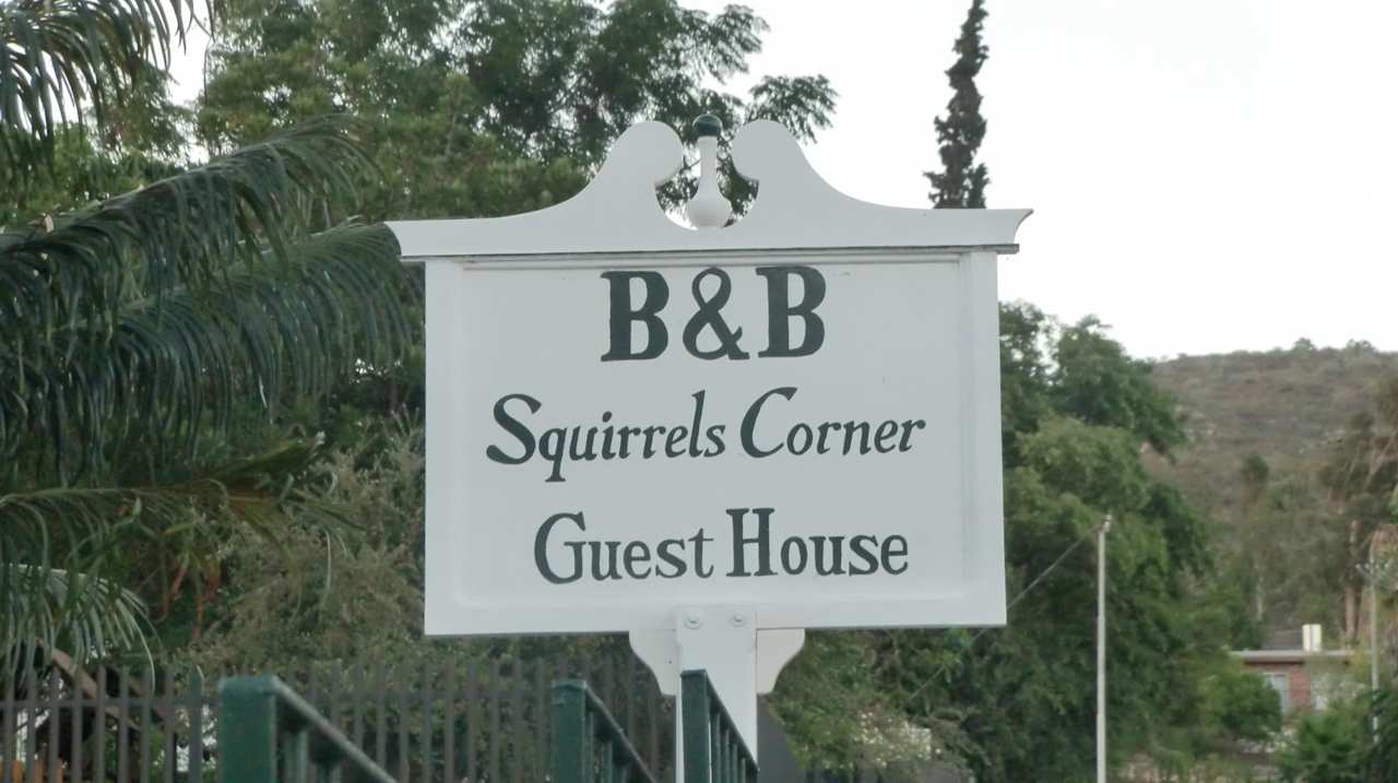 Gästehaus-Schild Squirrels Corner Gästehaus