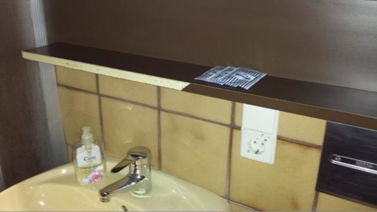 Bad - total demoliert Hotel am Rathaus