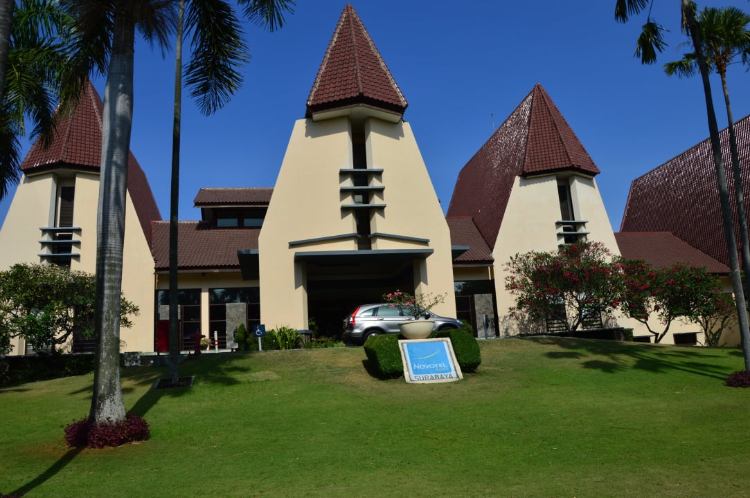 Eingangsbereich Novotel Surabaya Hotel