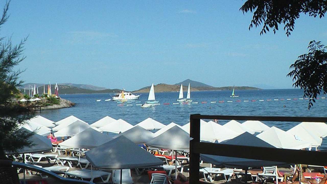 Widok z baru na plaży Jura Hotels Bodrum Resort