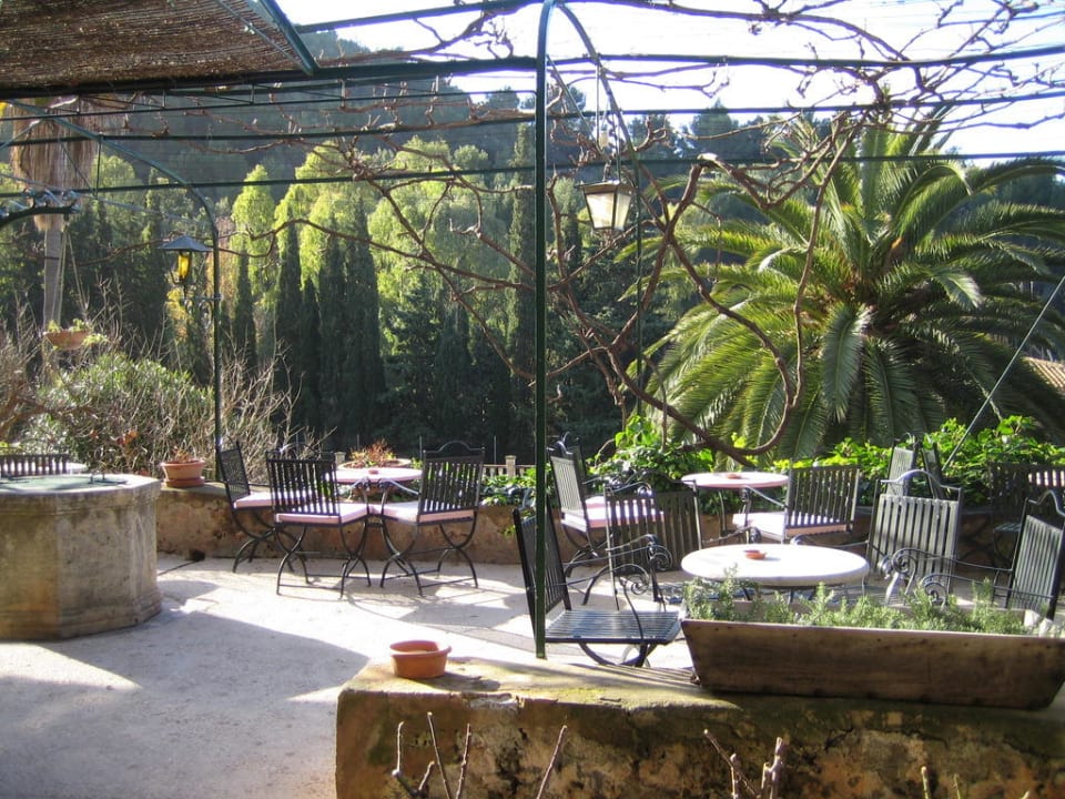 Terrasse im Garten Hotel Es Port