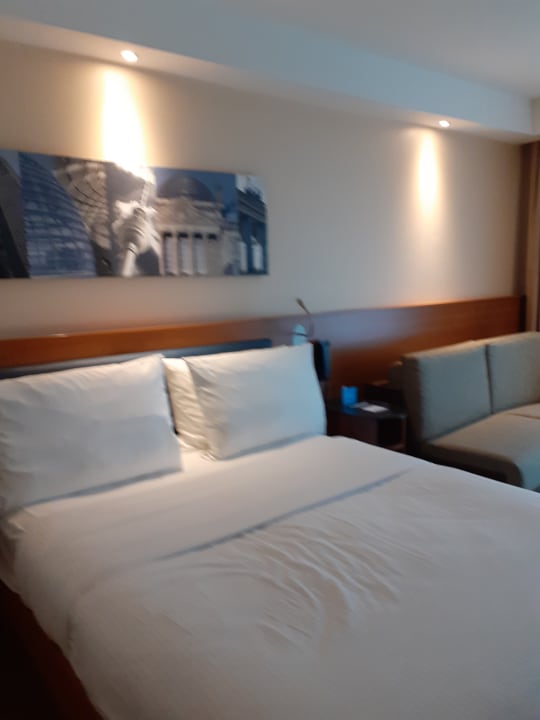 Zimmer Hampton by Hilton Berlin City West