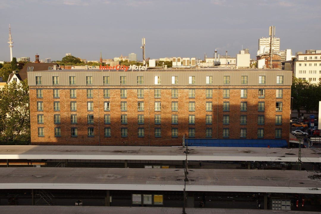 Aussenansicht vom Bahnhof aus IntercityHotel Hamburg-Altona