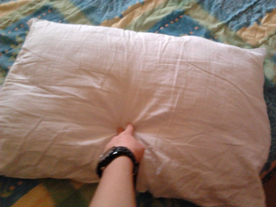 Kissen bei der Ankunft db San Antonio Hotel + Spa