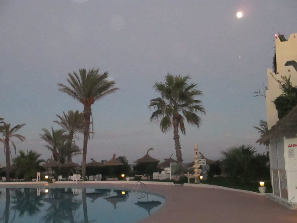 Vollmond über der Anlage Mahdia Beach & Aquapark