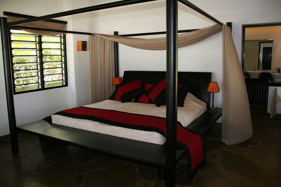 Himmelbett Hotel Karibuni Rafiki Beach Resort