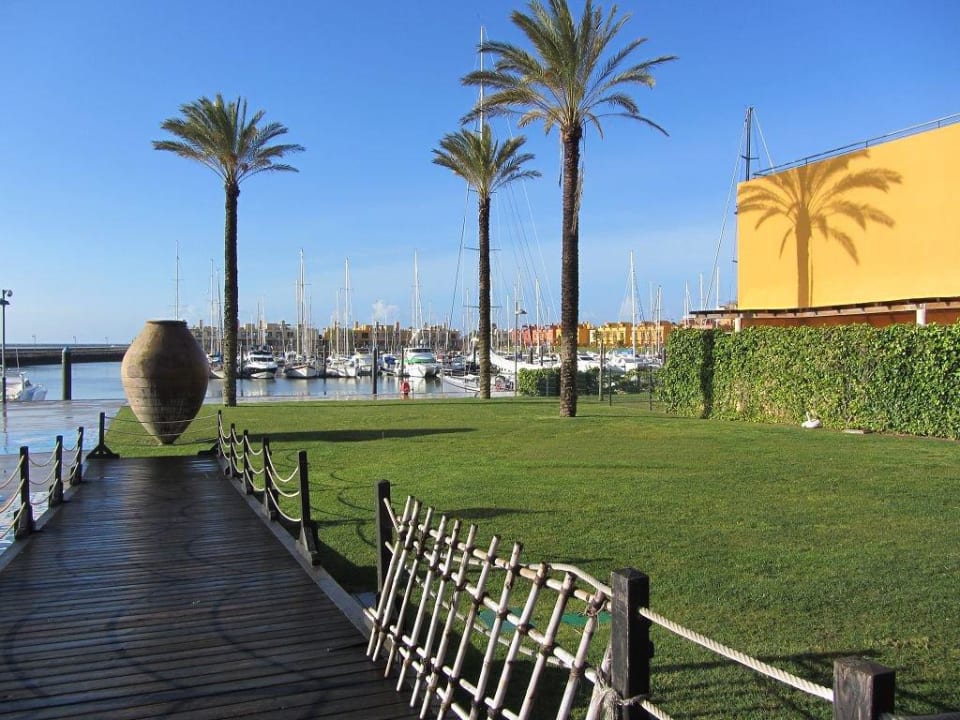 Weg zum Restaurant NH Marina Portimão Resort