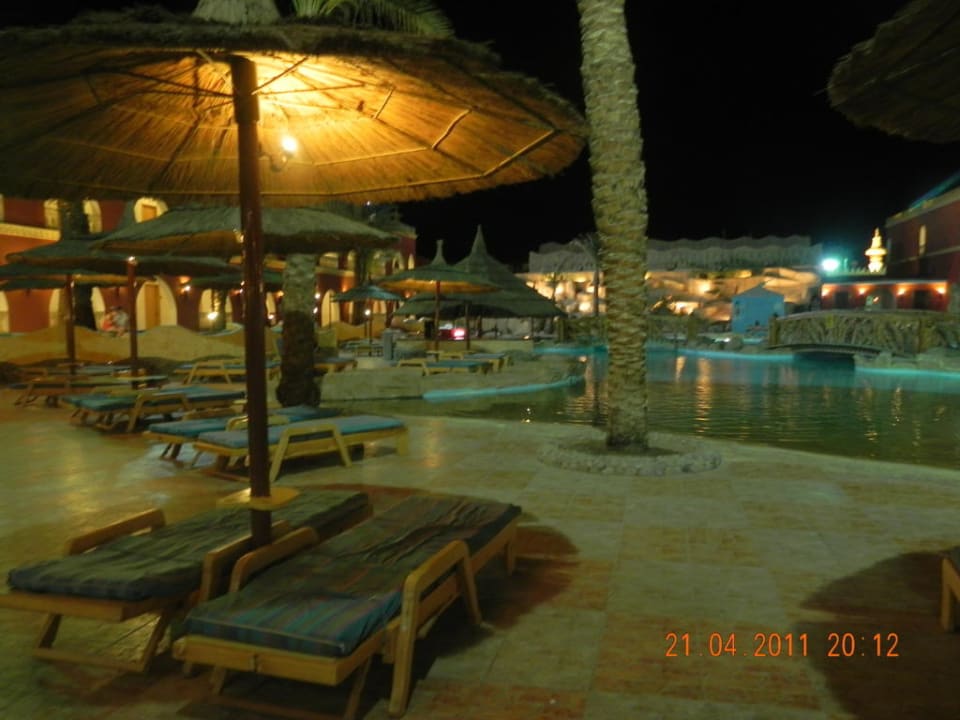 Aktivpool am Abend Pickalbatros Alf Leila Wa Leila Resort - Neverland Hurghada