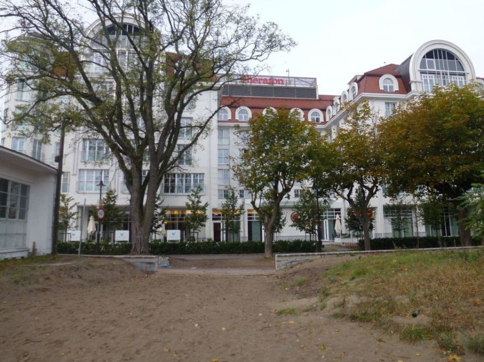 Strandseite des Hotels Sheraton Sopot Hotel