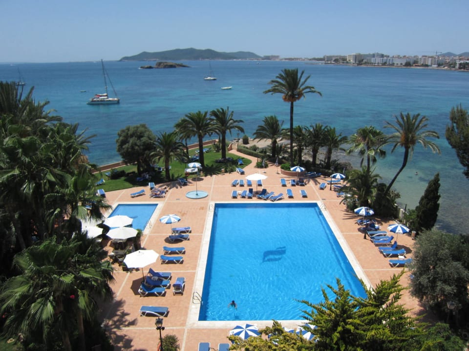 Blick vom Zimmer auf den Pool/ das Meer THB Los Molinos - Adults only