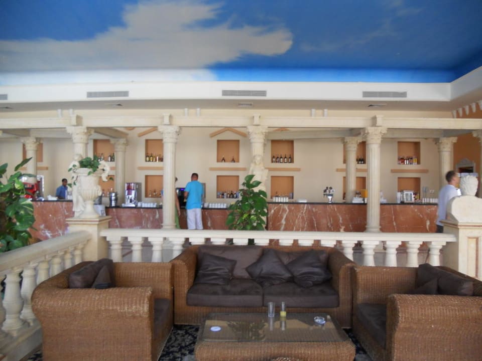 Bar przy niebiańskiej alei Hotel Titanic Palace