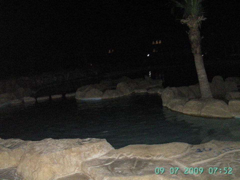 Pool zwischen den Bungalows Beach Albatros Resort