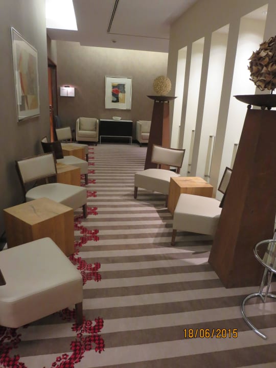 Viele Wege führen zur Rezeption... Hotel Mondial am Dom Cologne- MGallery