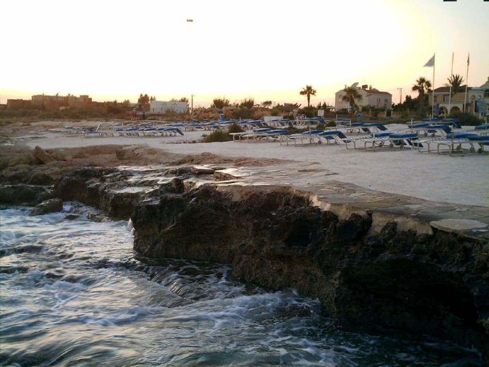 Der "Strand" - zum Baden ungeeignet... Nelia Sea Breeze