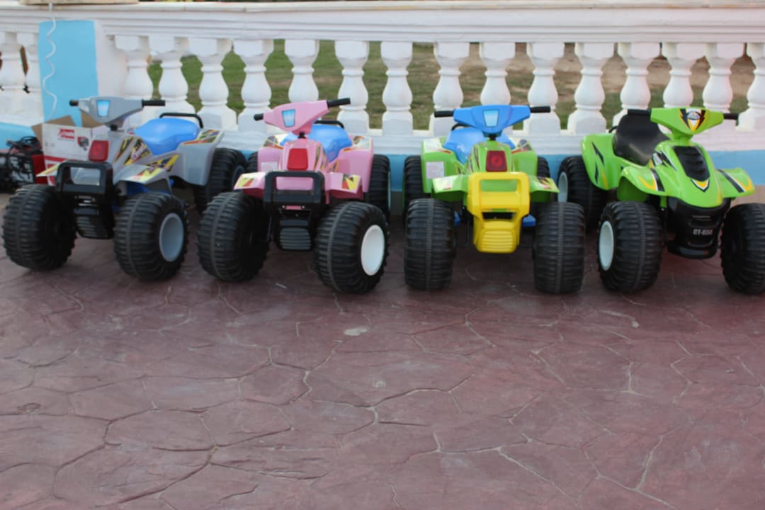 Der neu Fuhrpark für Kinder Pickalbatros Alf Leila Wa Leila Resort - Neverland Hurghada