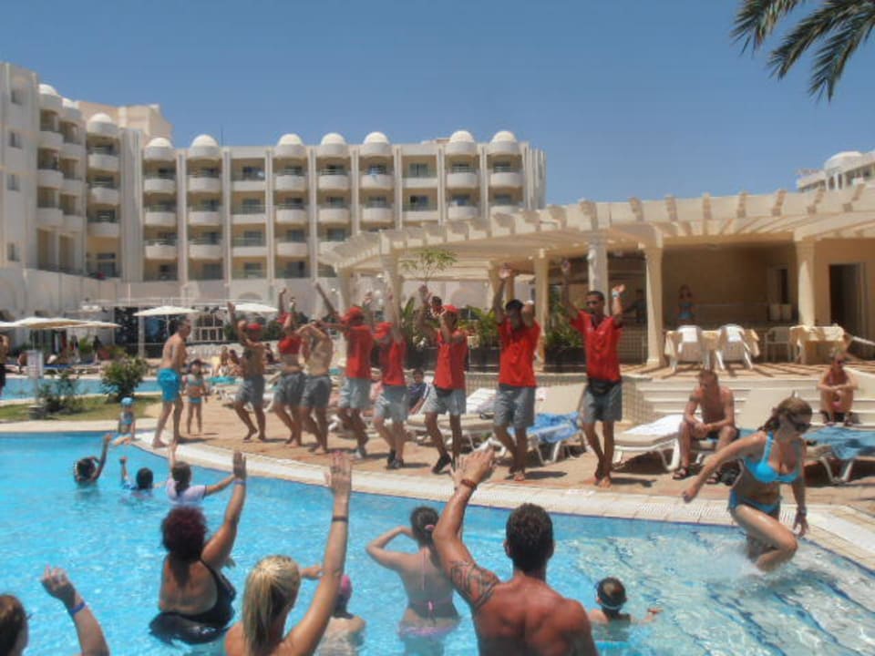 Alle geben sich Mühe um die Leute zu unterhalten El Mouradi Hammamet