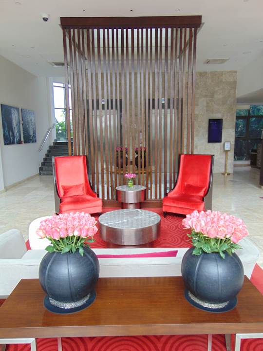 Lobby Crowne Plaza Nairobi Airport
