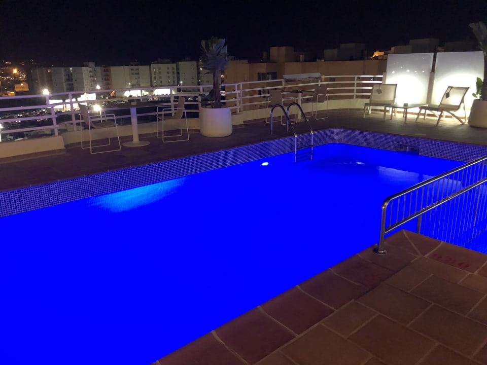 Pool Hotel Royal Plaza