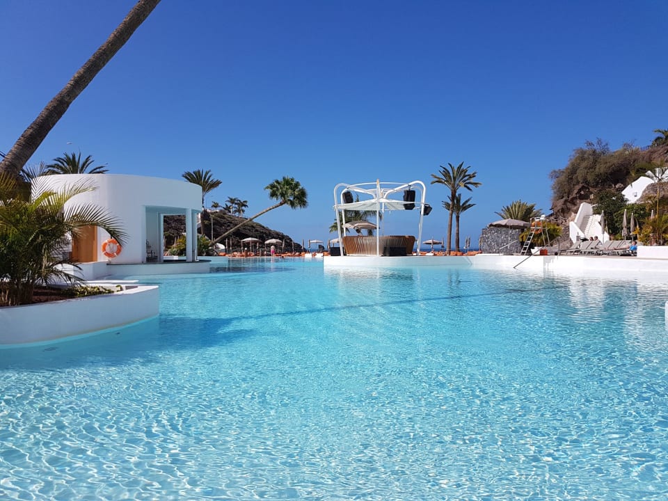 beach-club-hard-rock-hotel-tenerife-costa-adeje-holidaycheck
