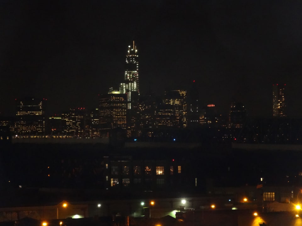 Blick auf die Skyline abends Hotel La Quinta Inn Brooklyn Downtown