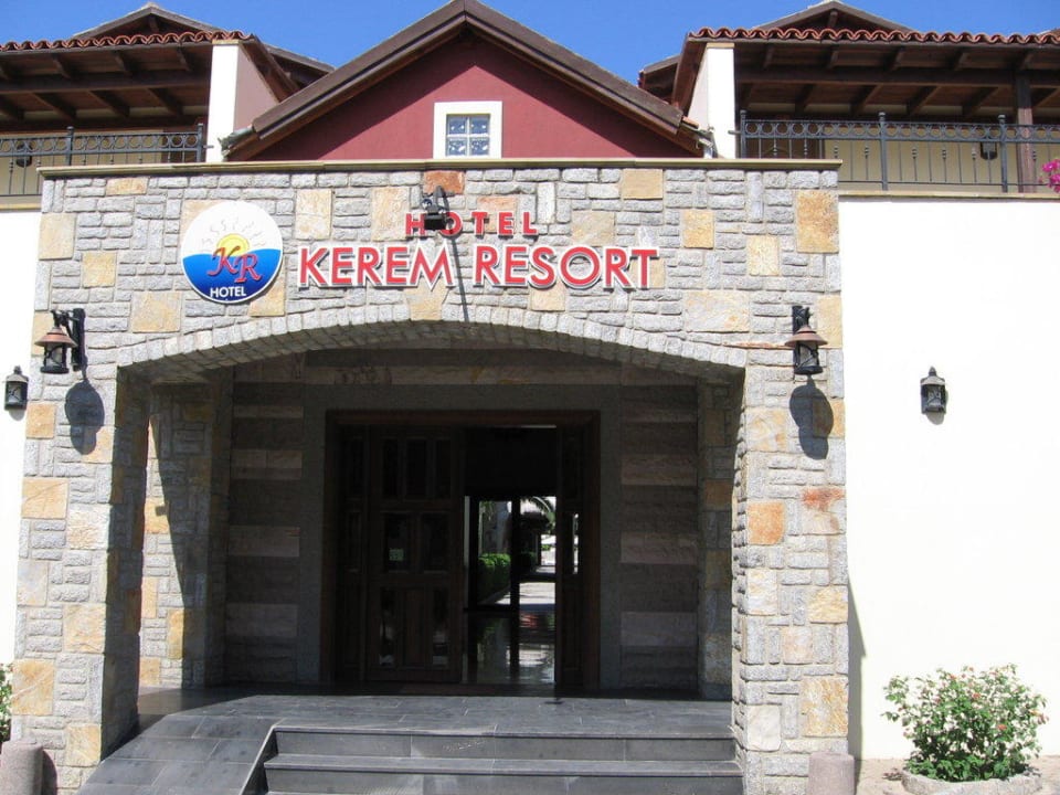 Hoteleingang Tiana Beach Resort