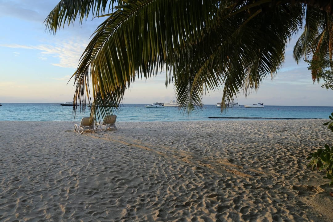 Strandabschnitt vor unserer Gardenvilla Kuramathi Maldives