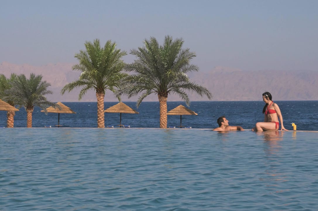 Outdoor pool Mövenpick Resort Tala Bay Aqaba