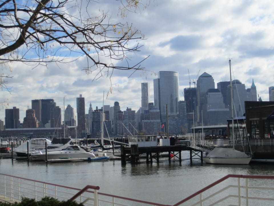 Kleiner Jachthafen  Hotel The Westin Jersey City Newport