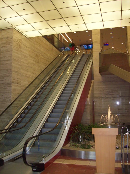 Vom Haupteingang zur Rezeption  Clarion Congress Hotel Prague