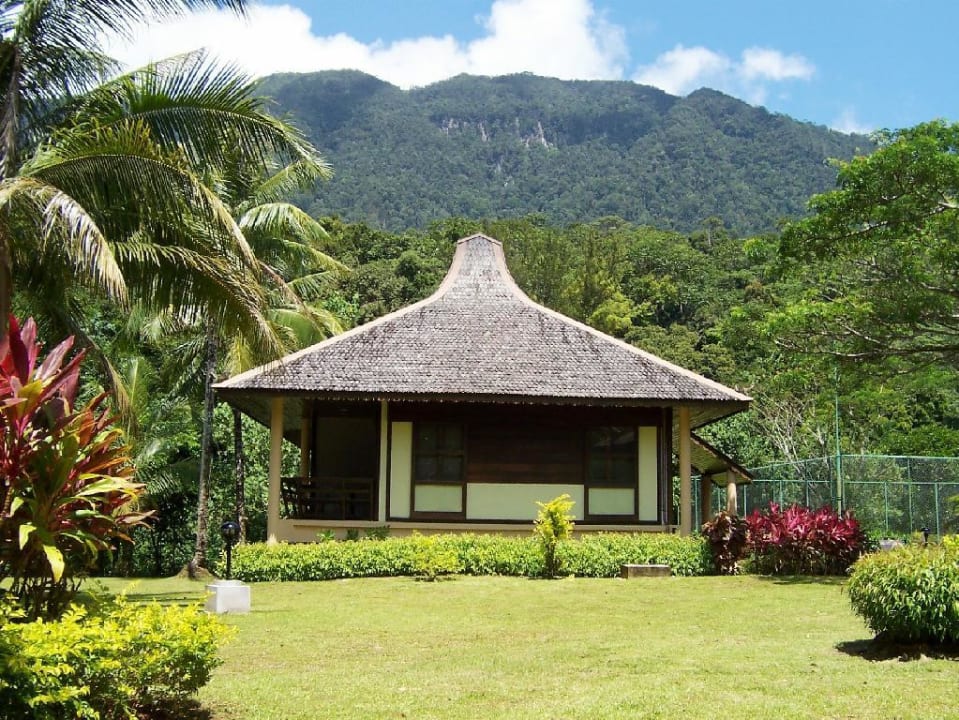 Chalet Aussen (Seitenansicht) Hotel Damai Puri Resort & Spa