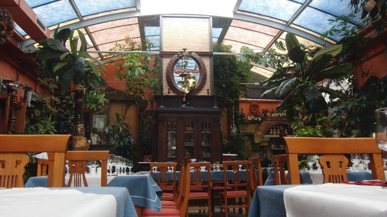 Überdachter Innenhof Hotel Don Giovanni