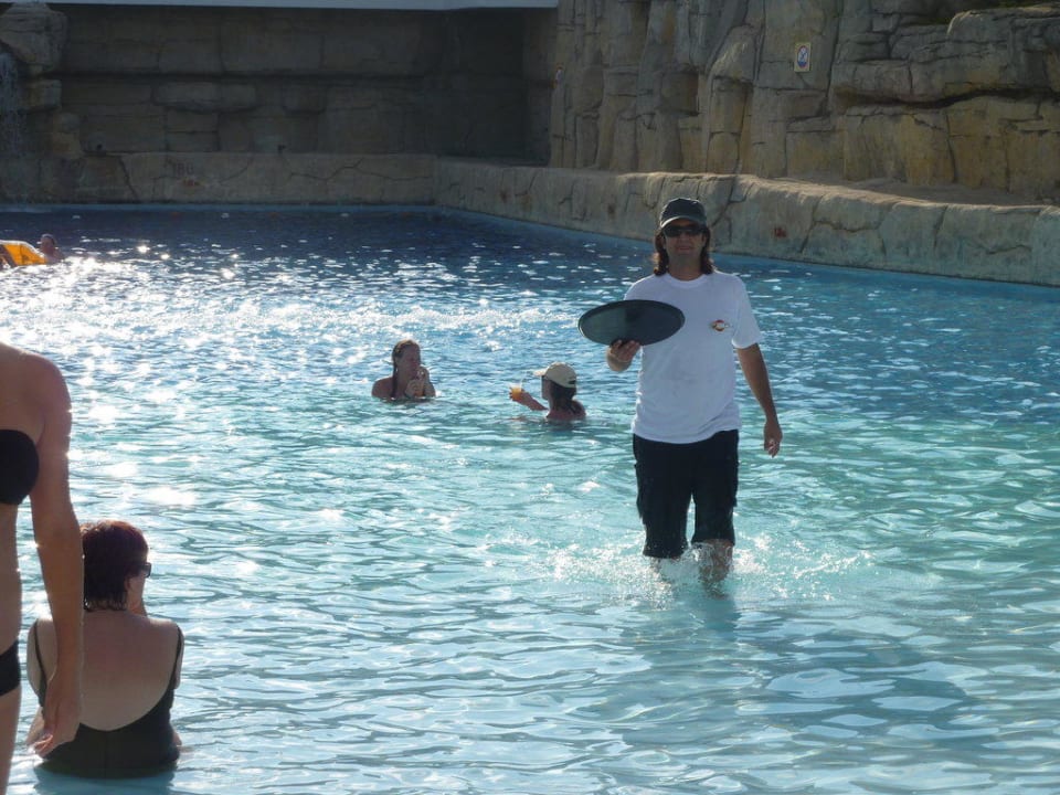 Service bis in Pool Monachus Family Resort Sorgun