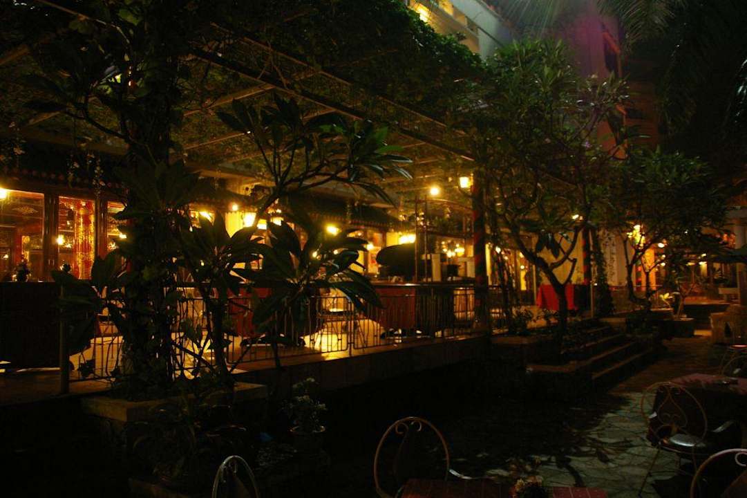 Abends auf der Terrasse  Hotel Huong Giang