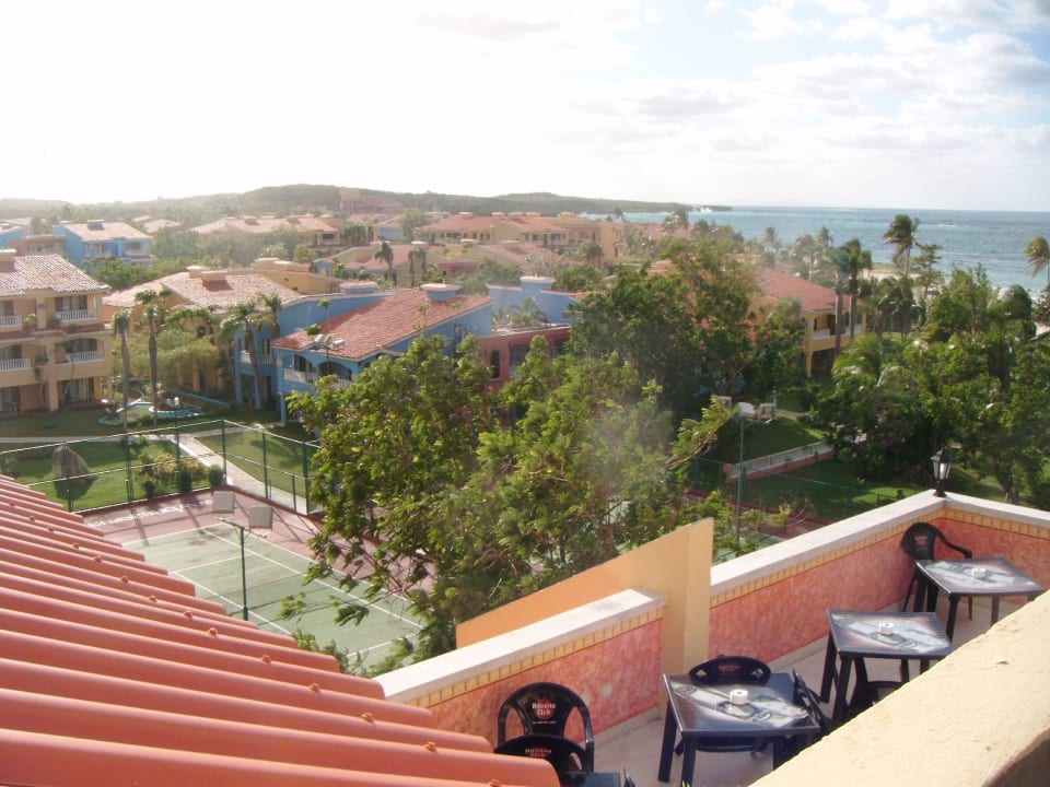 Blick auf Terrassen-Kneipe und Villas Brisas Guardalavaca Hotel & Villas