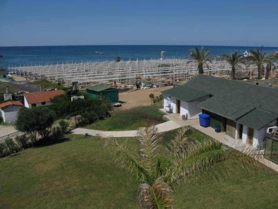 Gesamtblick auf den Hotelstrand Sunis Kumköy Beach Resort Hotel & Spa