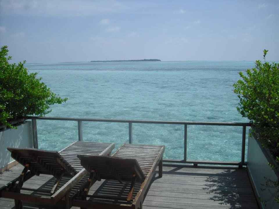 Terrasse vom Wasserbungalow Villa Park Sun Island