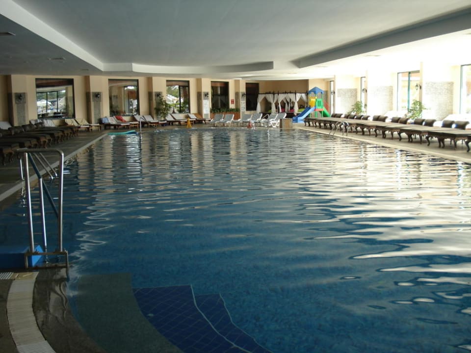 Schwimmbad Innenbereich Hotel Delphin Palace