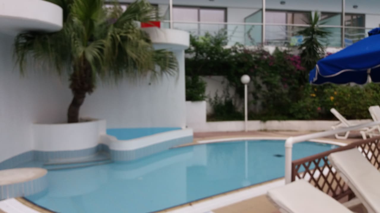 Der Baby-Pool am morgen um 6:30 Uhr Belair Beach Hotel