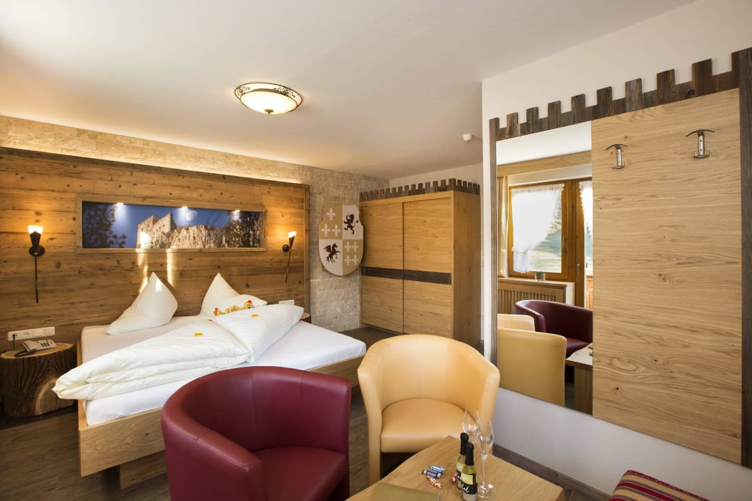 Ritterzimmer & Ritter Suiten Kinderhotel Laderhof