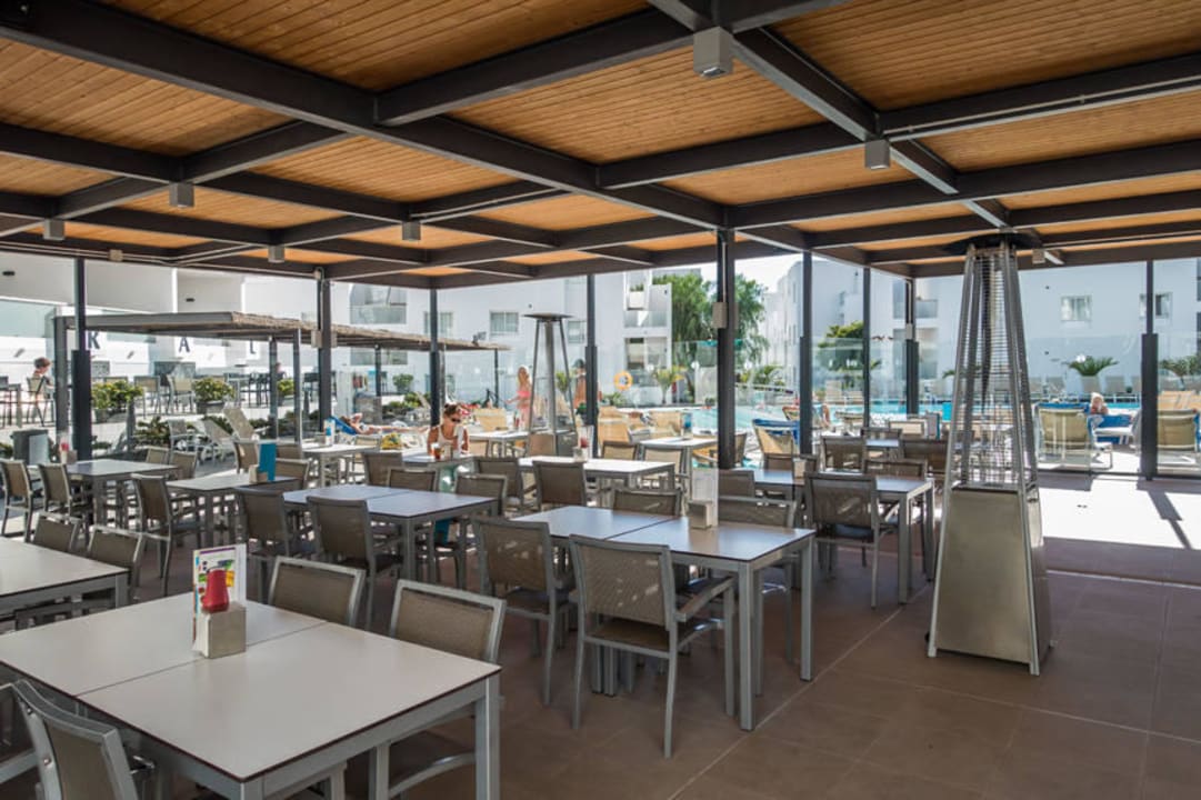 Mittags am Pool Sentido Aequora Lanzarote Suite