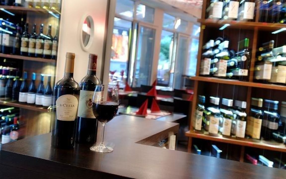 Vinothek Hotel Falken